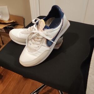 Nike Classic White and Navy Sneakers